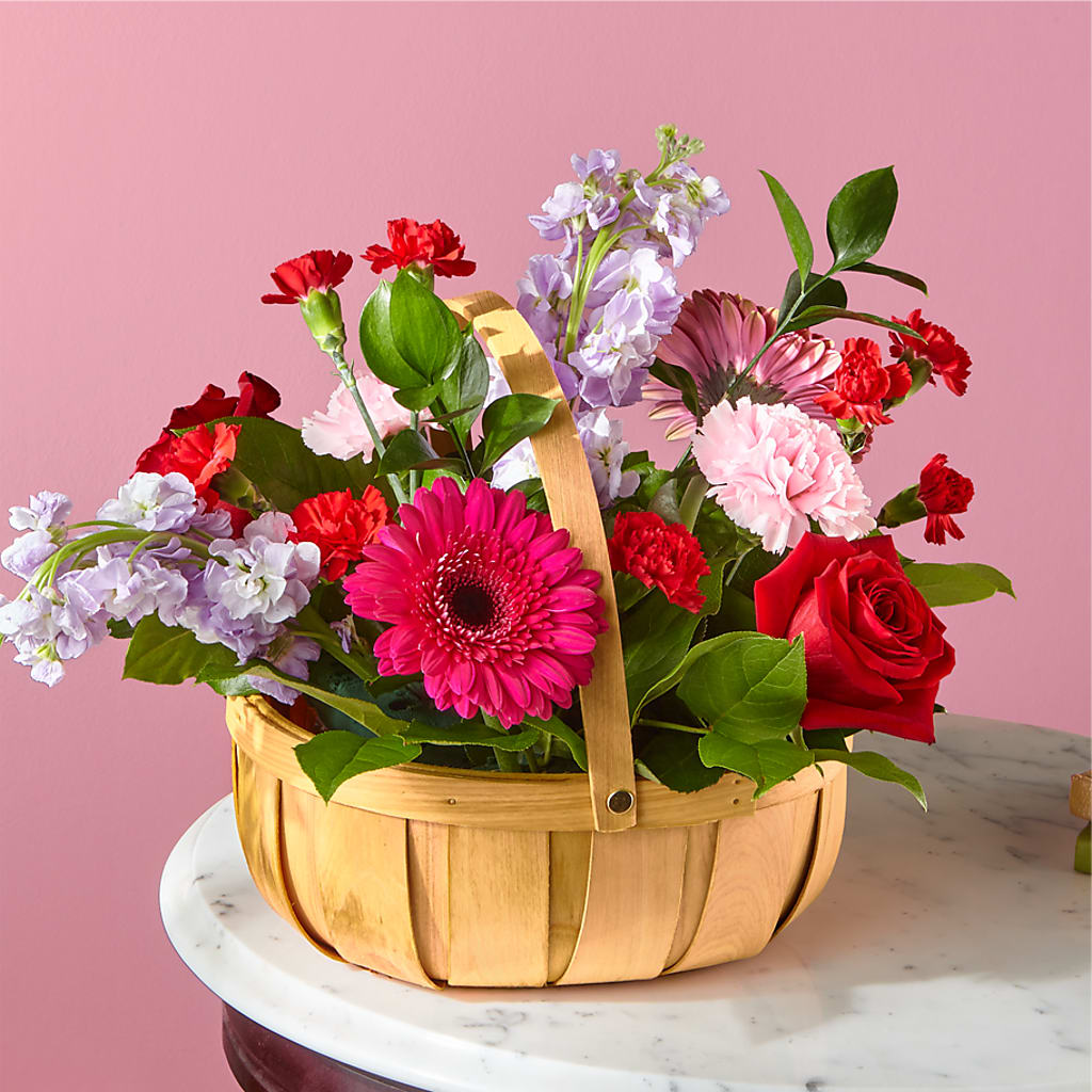 Pink Picnic Basket – RICHARD FLOWERS & GIFTS LLC, Clearwater FL